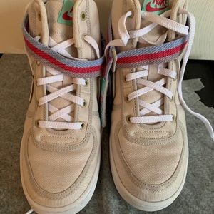 Juniors Nike high tops